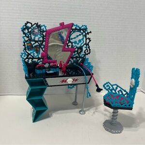 MONSTER HIGH Doll Frankie stein Vanity playset toy